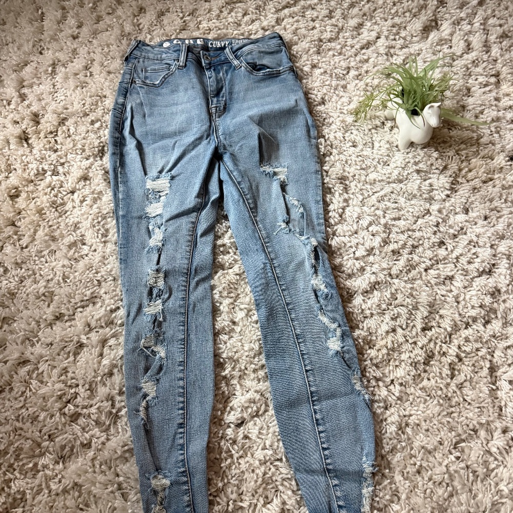 Chic Ripped song, curvy super high-rise, cute size 5 Skinny Jeans in Blue your s